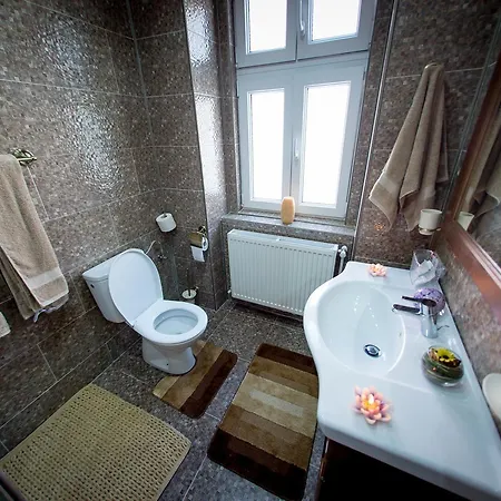 House 1 Apartment *